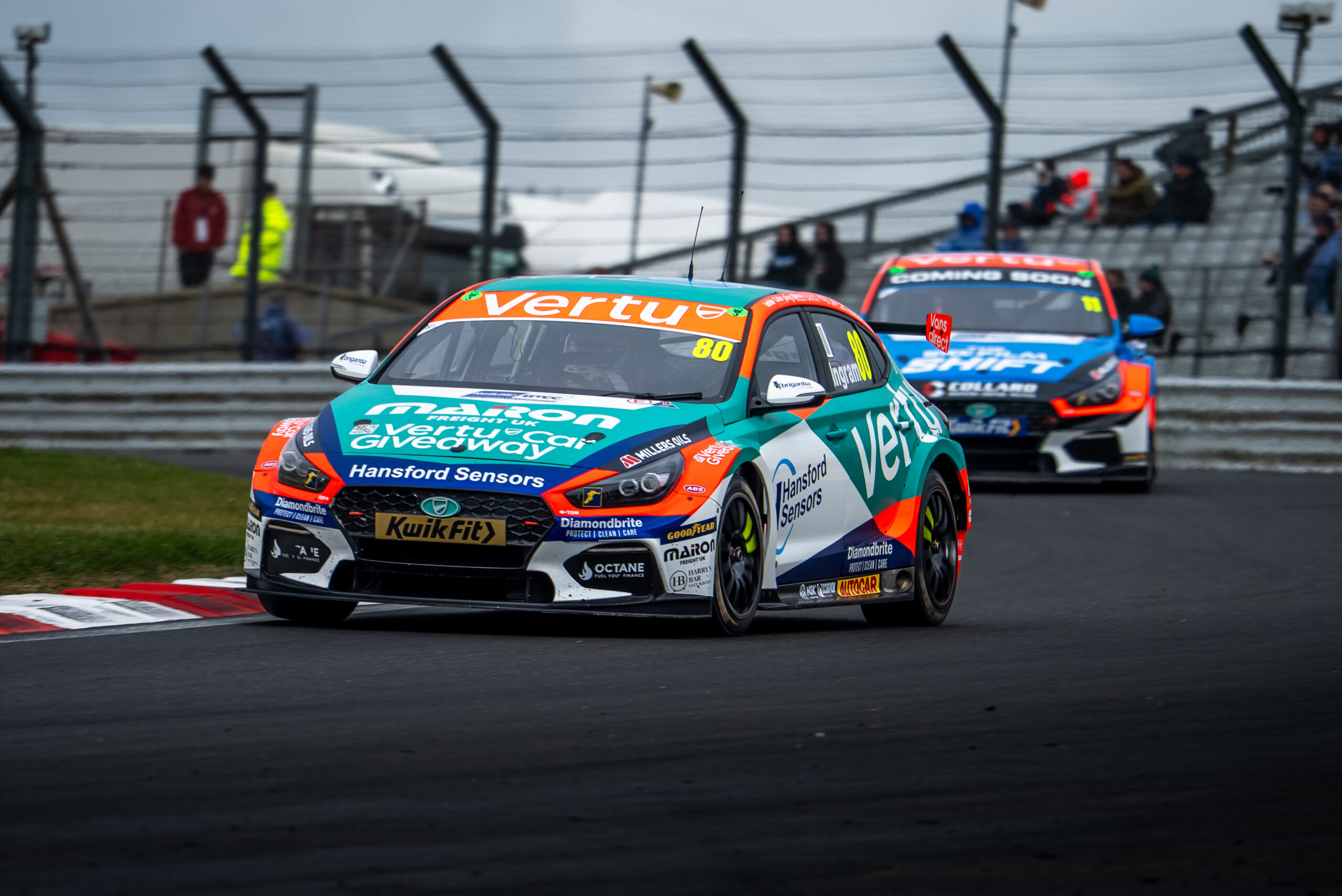 racing at brands hatch